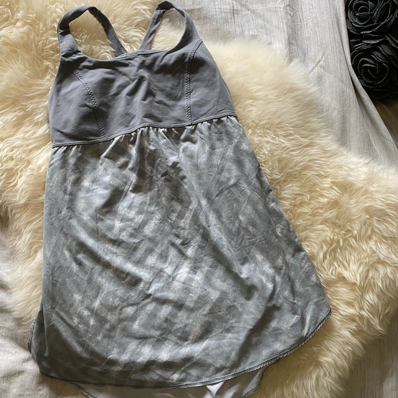 Lululemon Top with built in bra - Picture 1 of 3